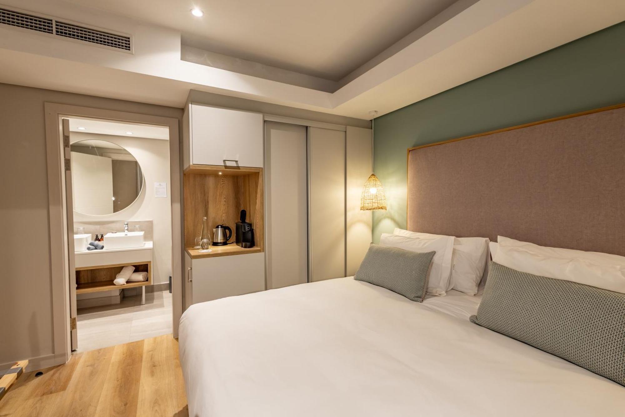 Plett Quarter Hotel - Lion Roars Hotels & Lodges Plettenbergbaai Buitenkant foto
