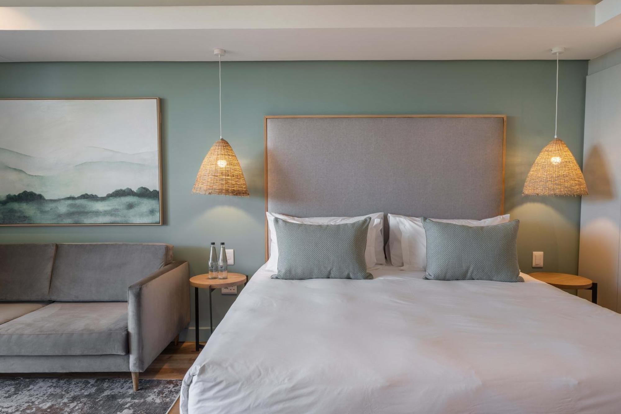 Plett Quarter Hotel - Lion Roars Hotels & Lodges Plettenbergbaai Buitenkant foto
